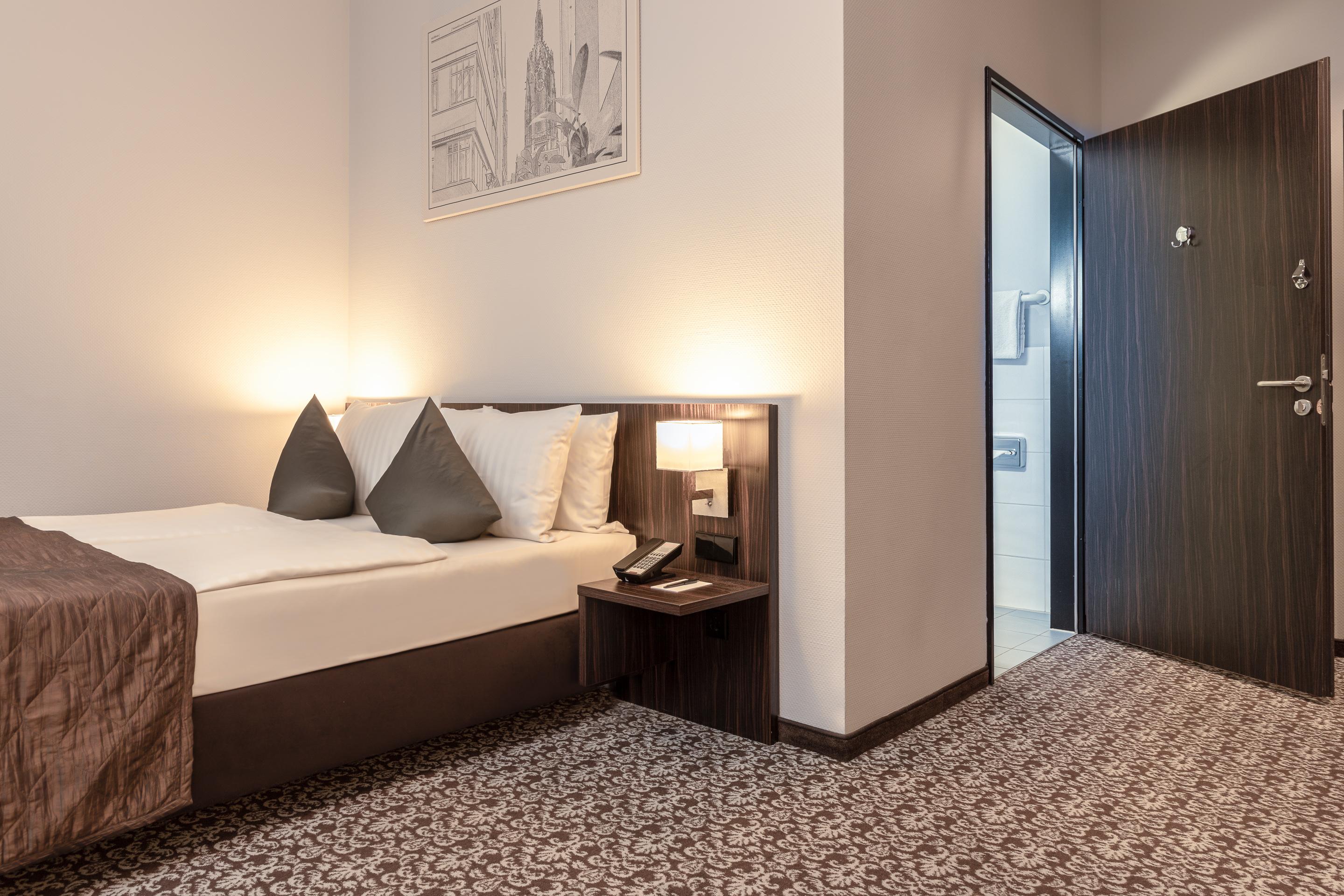 Ramada By Wyndham Frankfurt City Centre Frankfurt am Main Ngoại thất bức ảnh