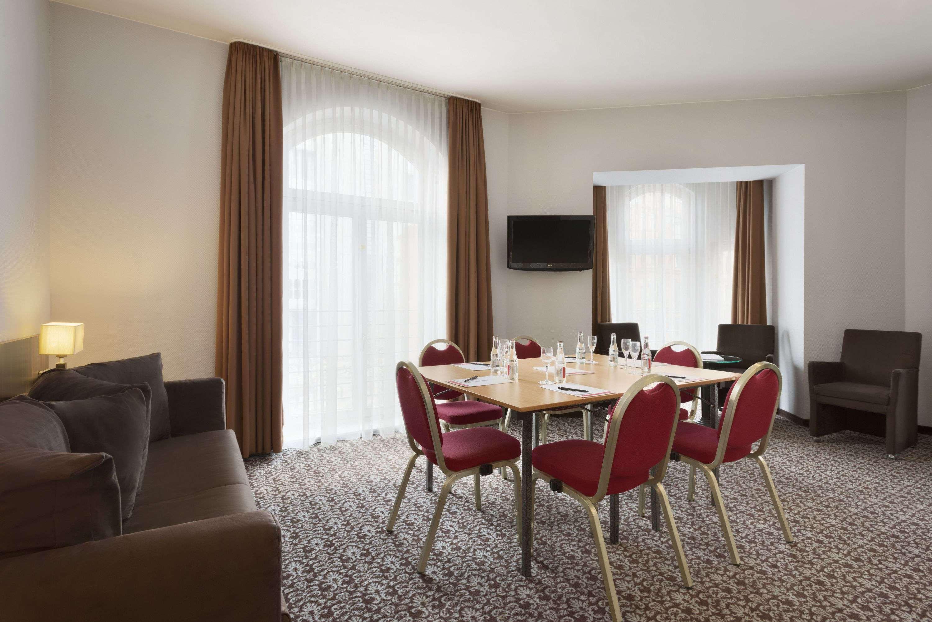 Ramada By Wyndham Frankfurt City Centre Frankfurt am Main Ngoại thất bức ảnh