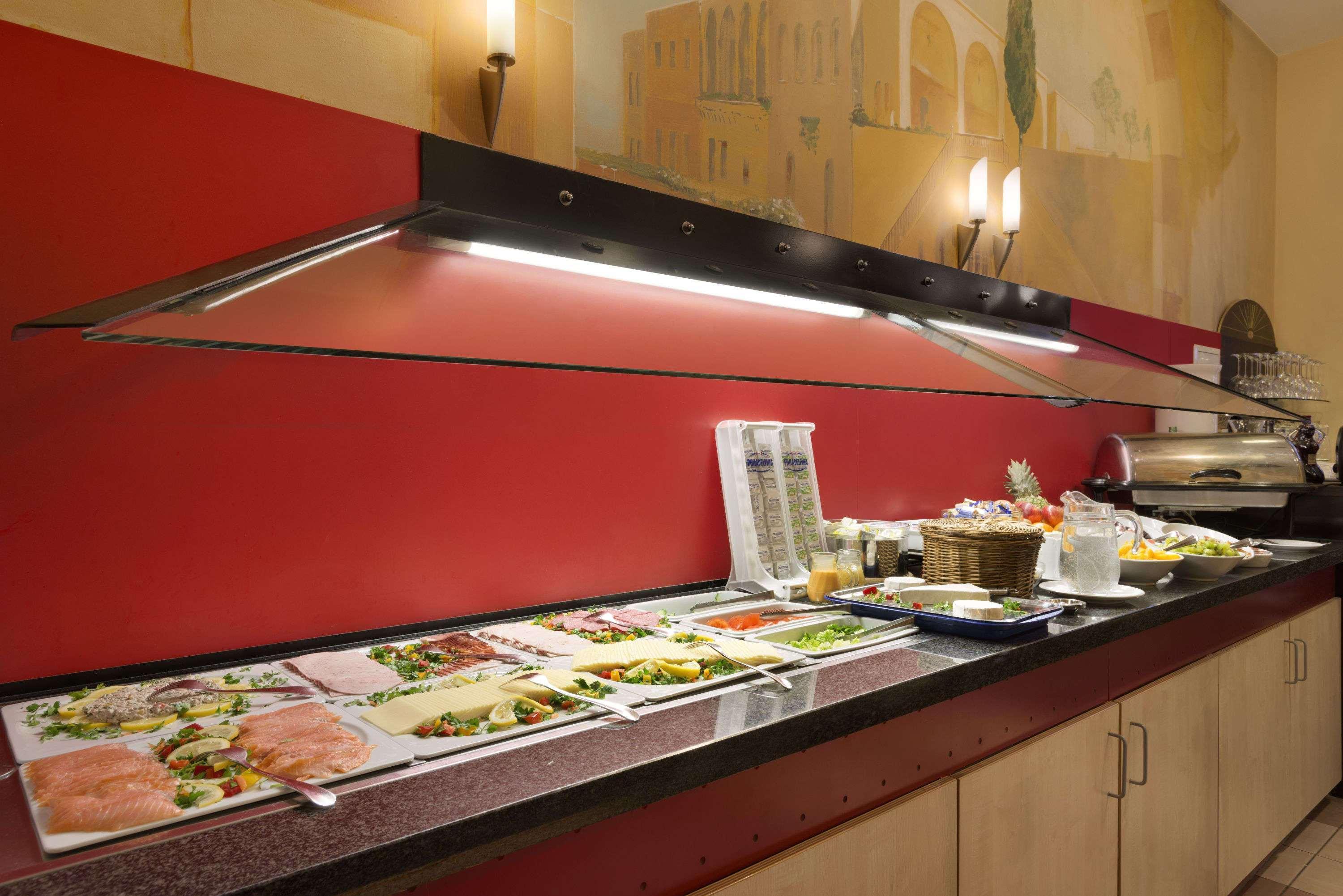 Ramada By Wyndham Frankfurt City Centre Frankfurt am Main Ngoại thất bức ảnh