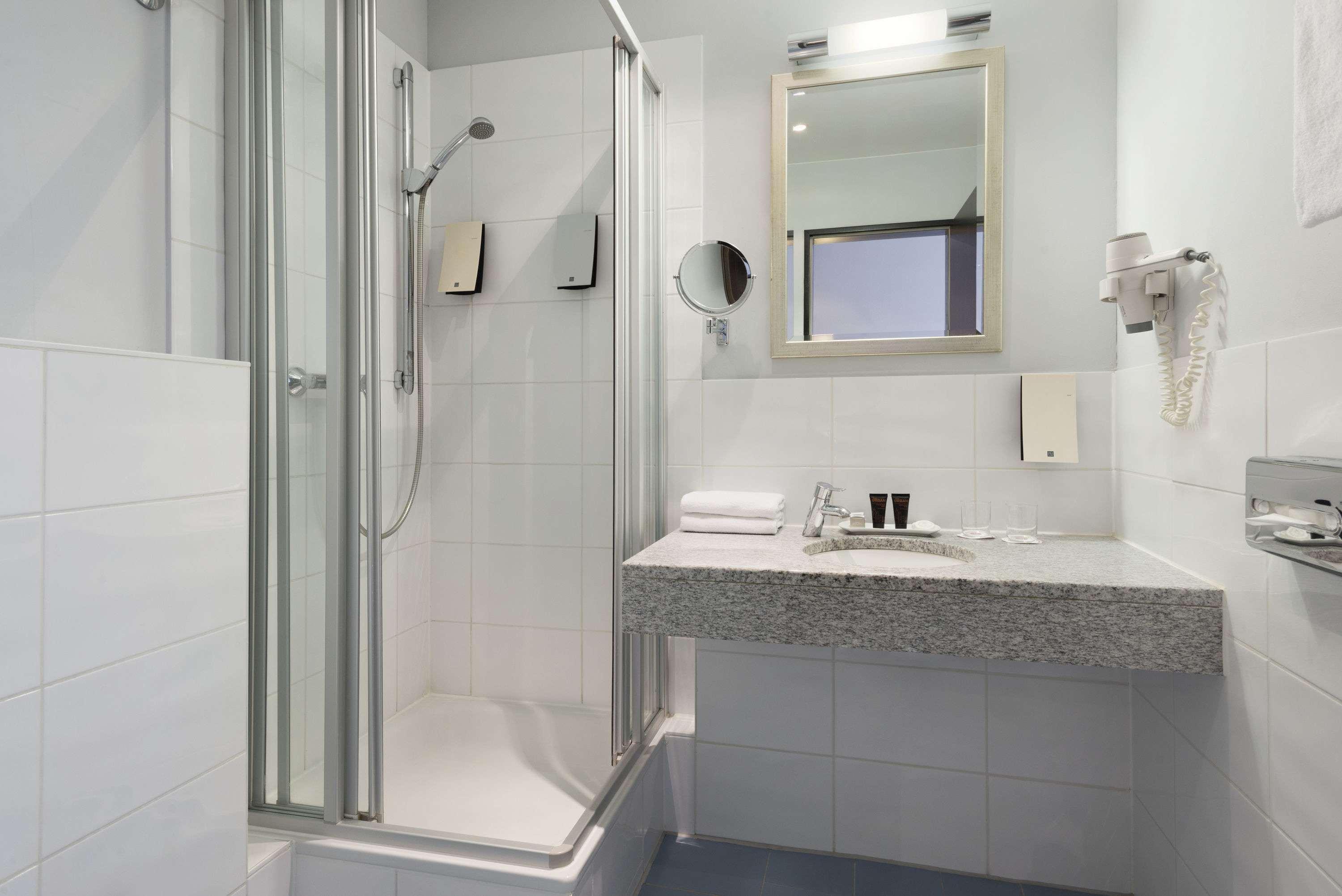 Ramada By Wyndham Frankfurt City Centre Frankfurt am Main Ngoại thất bức ảnh