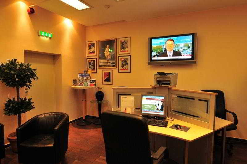 Ramada By Wyndham Frankfurt City Centre Frankfurt am Main Ngoại thất bức ảnh