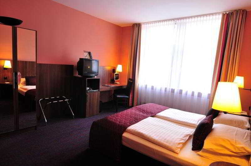 Ramada By Wyndham Frankfurt City Centre Frankfurt am Main Ngoại thất bức ảnh
