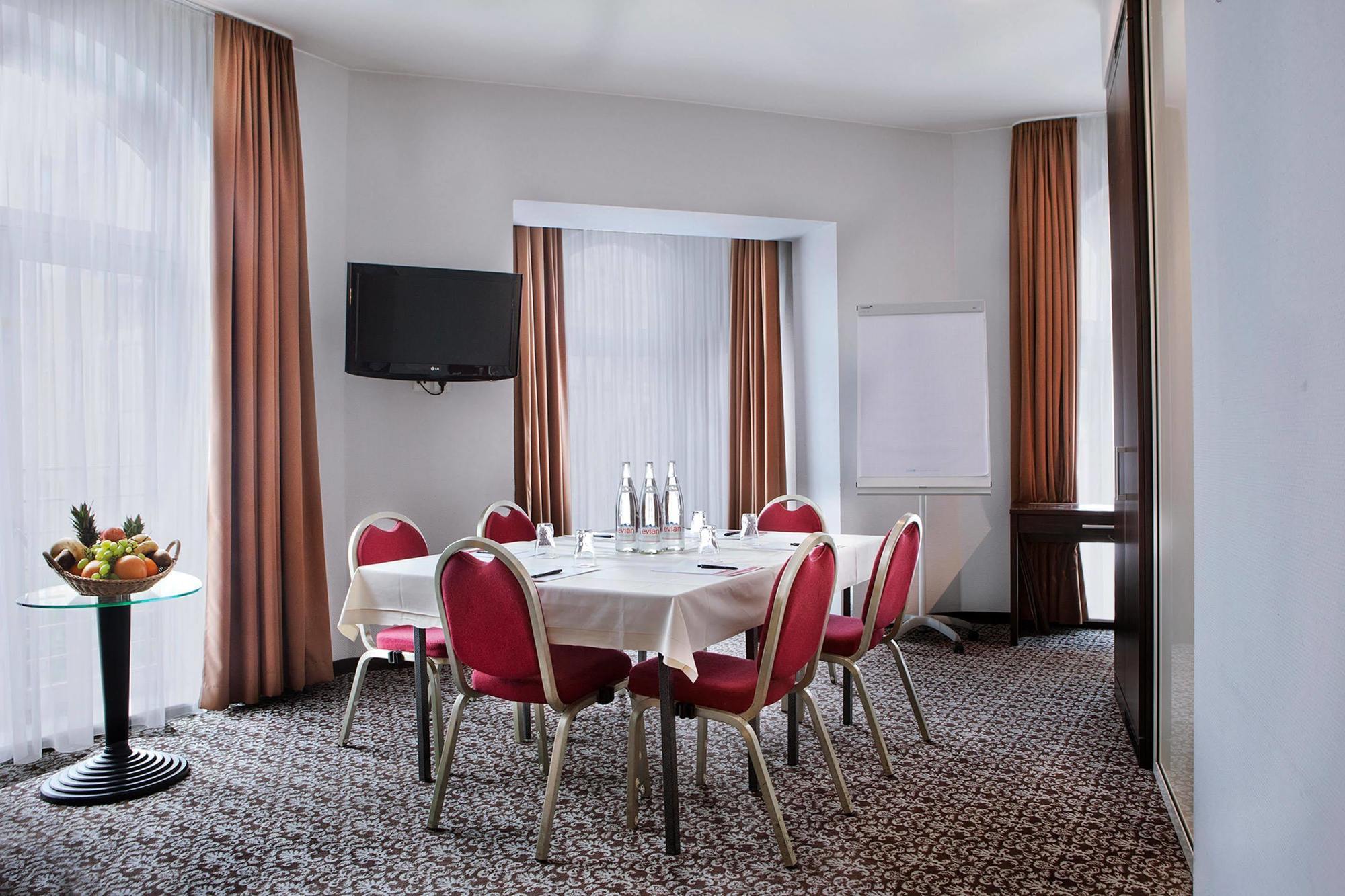 Ramada By Wyndham Frankfurt City Centre Frankfurt am Main Ngoại thất bức ảnh