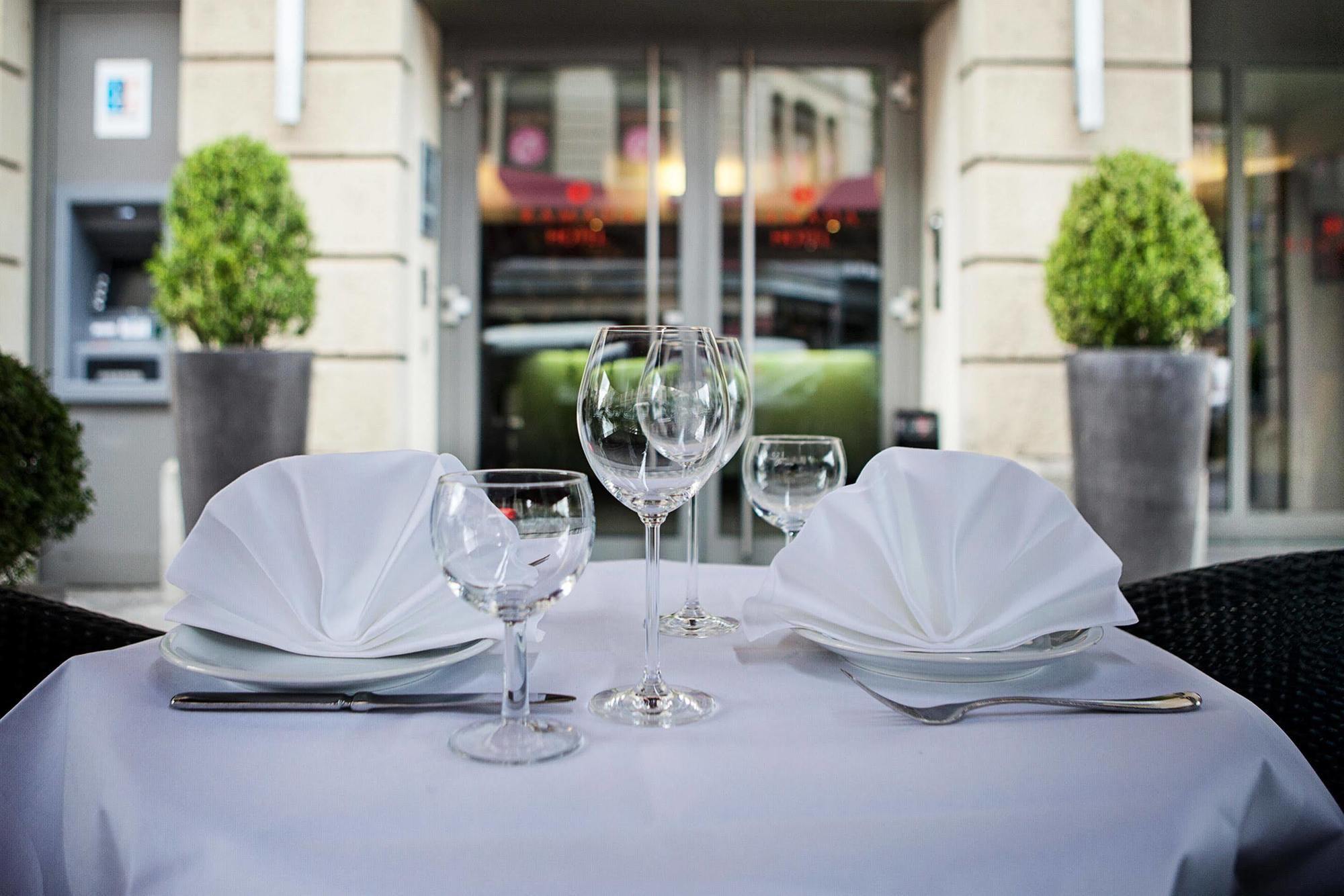Ramada By Wyndham Frankfurt City Centre Frankfurt am Main Ngoại thất bức ảnh