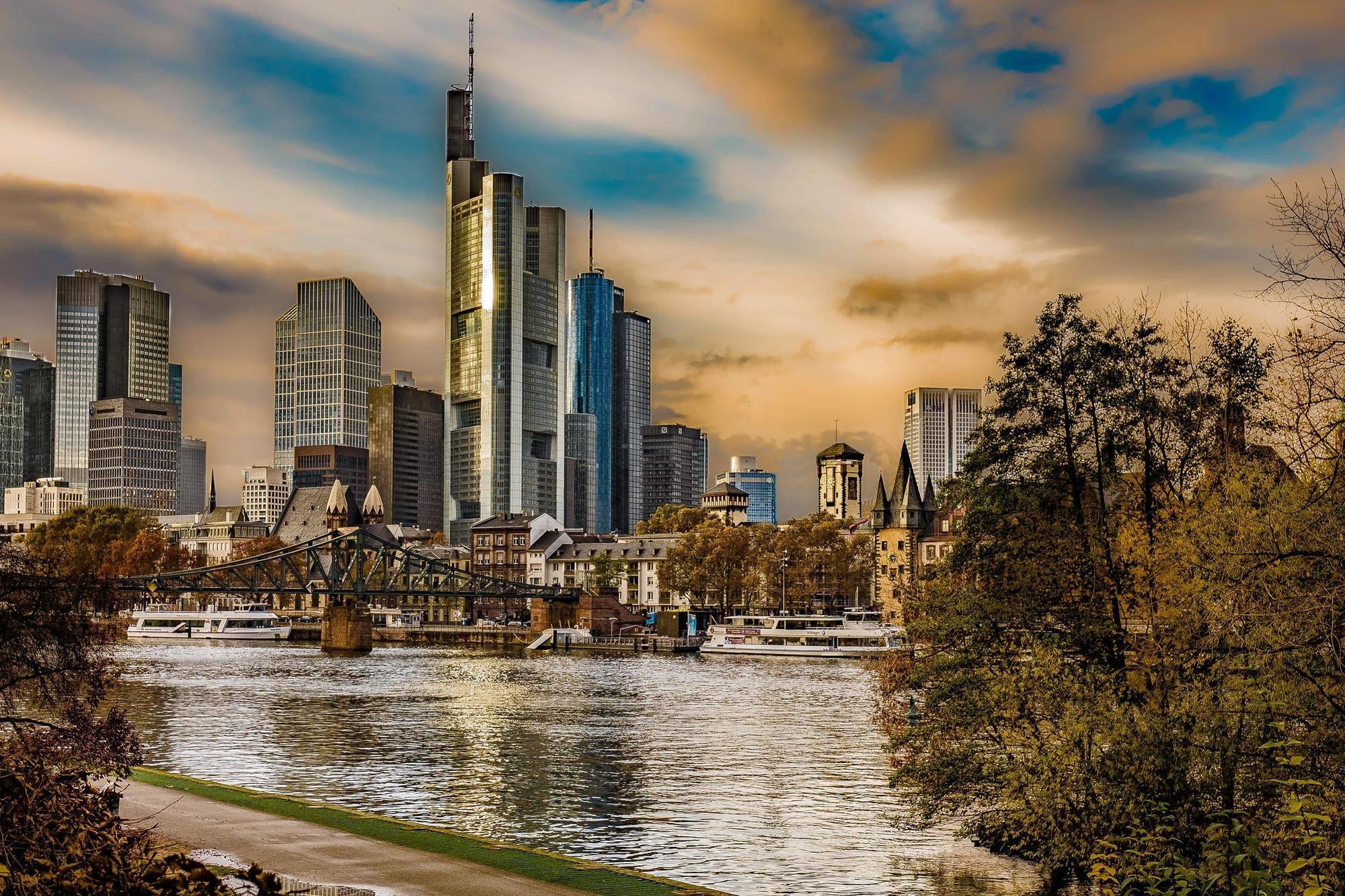 Ramada By Wyndham Frankfurt City Centre Frankfurt am Main Ngoại thất bức ảnh