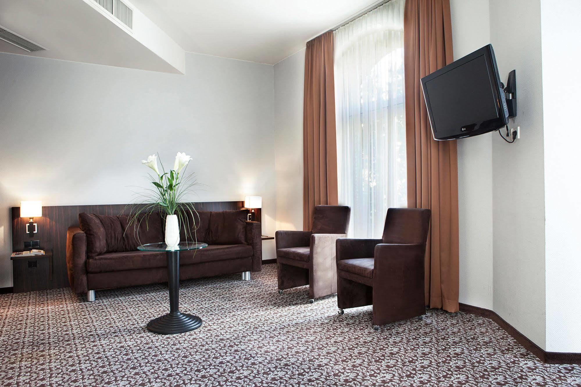 Ramada By Wyndham Frankfurt City Centre Frankfurt am Main Ngoại thất bức ảnh