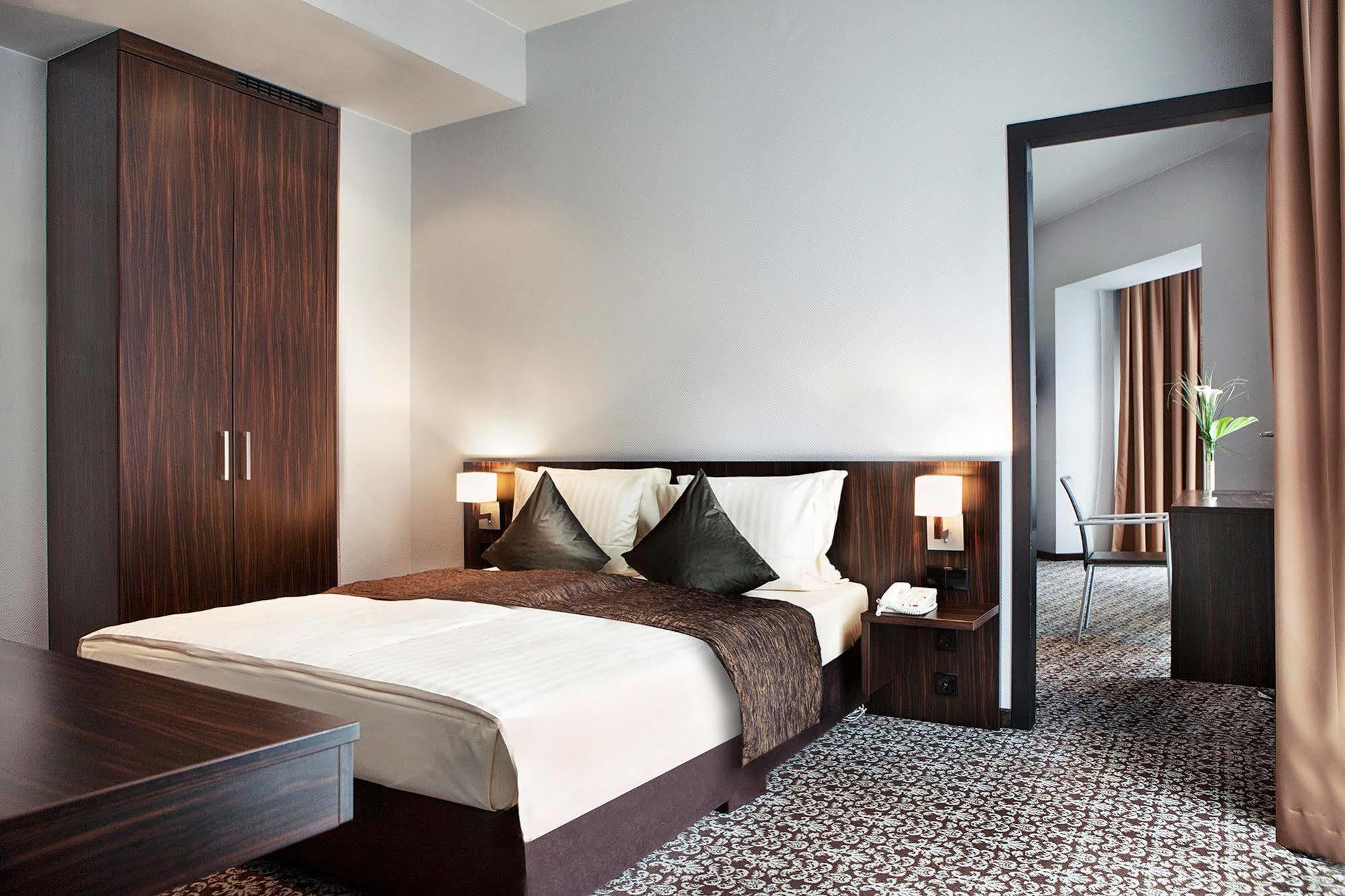 Ramada By Wyndham Frankfurt City Centre Frankfurt am Main Ngoại thất bức ảnh