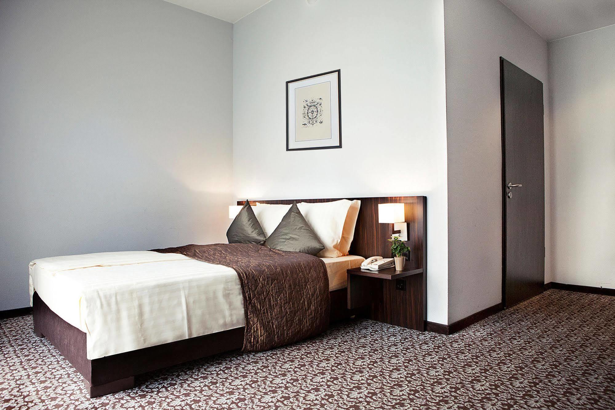 Ramada By Wyndham Frankfurt City Centre Frankfurt am Main Ngoại thất bức ảnh